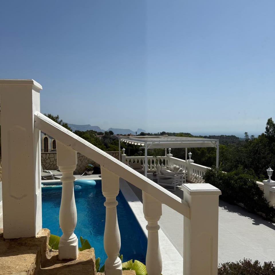 Natural landscape, View (from property/room), Balcony/Terrace, Pool view, Sea view, Swimming pool, sunbed
