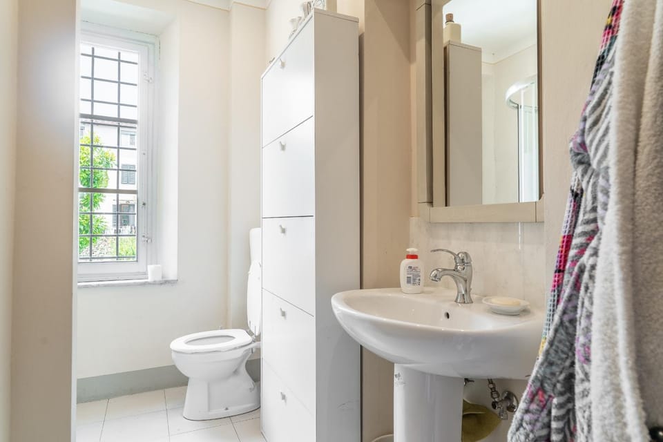 Bathroom, Living room