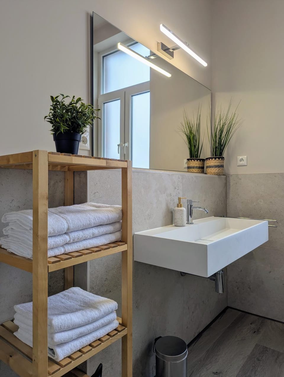 Bathroom, Photo of the whole room, towels