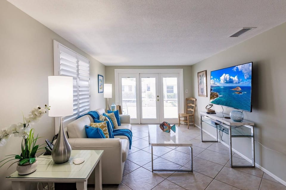 Beach Getaway! - Aloha Kai #42 - Roelens House in Siesta Beach