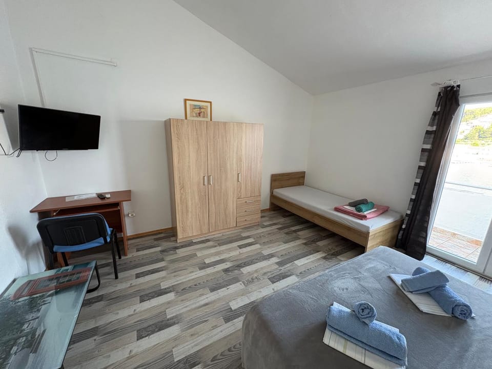 Apartments Peronja Jelsa Seafront Apartment in Dubrovnik-Neretva County