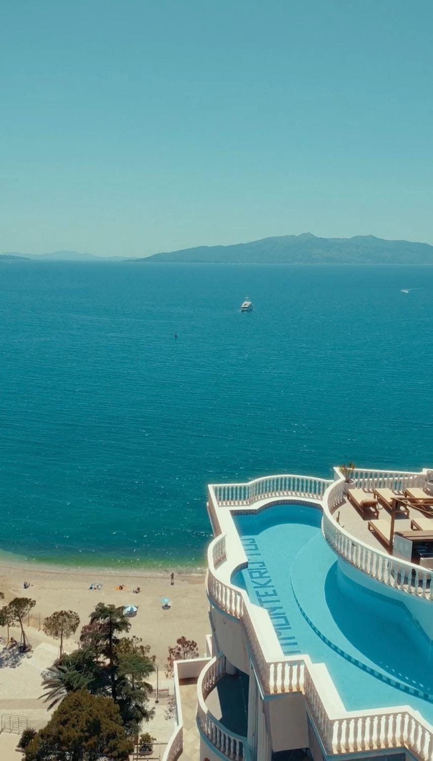 Pool view, Sea view, Swimming pool, sunbed