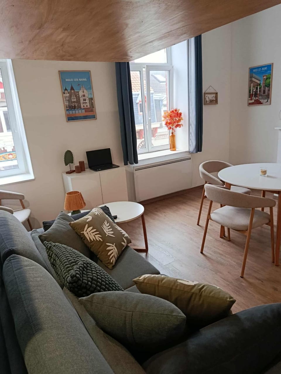 TV and multimedia, Living room, Seating area, Dining area