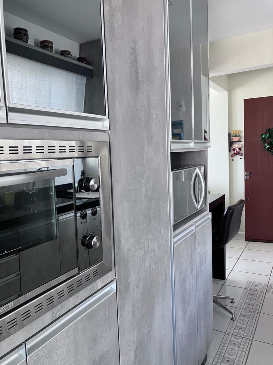 Kitchen or kitchenette, oven