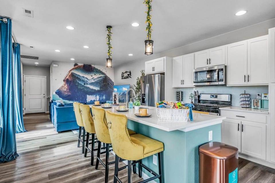 10 min to DT, Luxe 4BR w Movie Theater, Game Room House in Commerce City