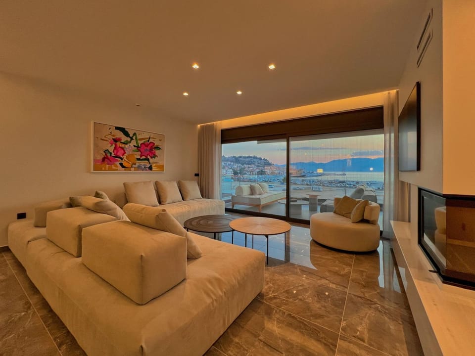 Night, View (from property/room), Balcony/Terrace, City view, Landmark view, Sea view