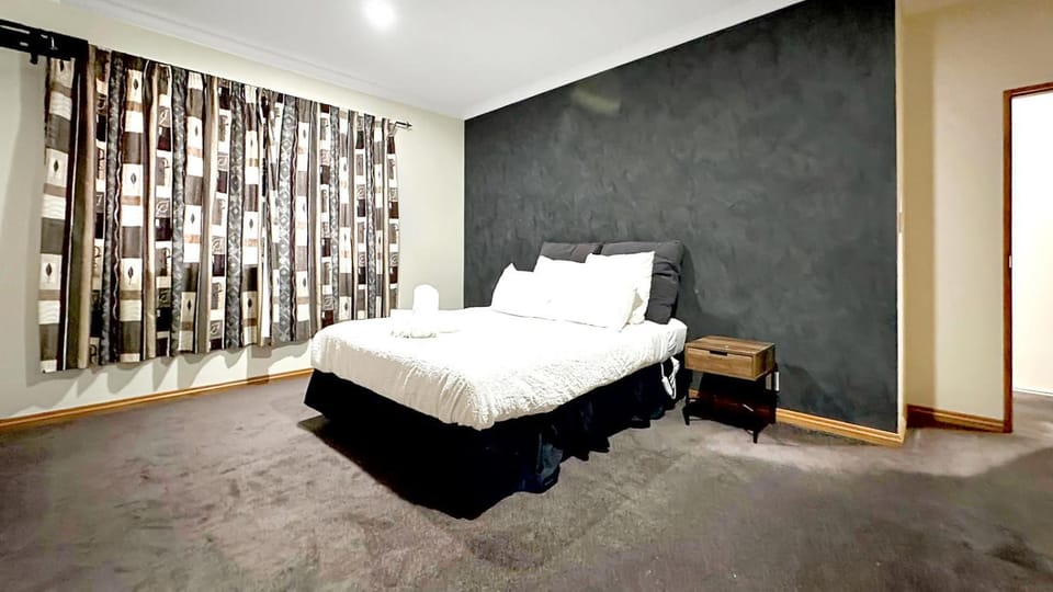 Spacious 5BR Family Escape on Busch Lane House in Christchurch