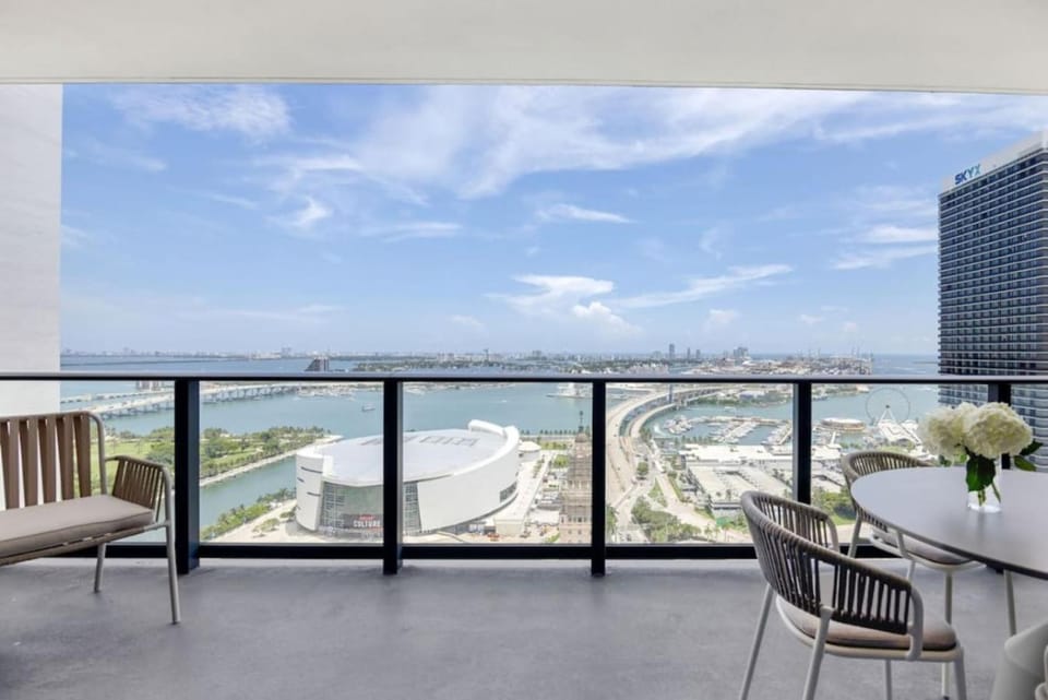 2916 Heart of Downtown Apt with Gym a Pool and a Coworking Space House in Miami
