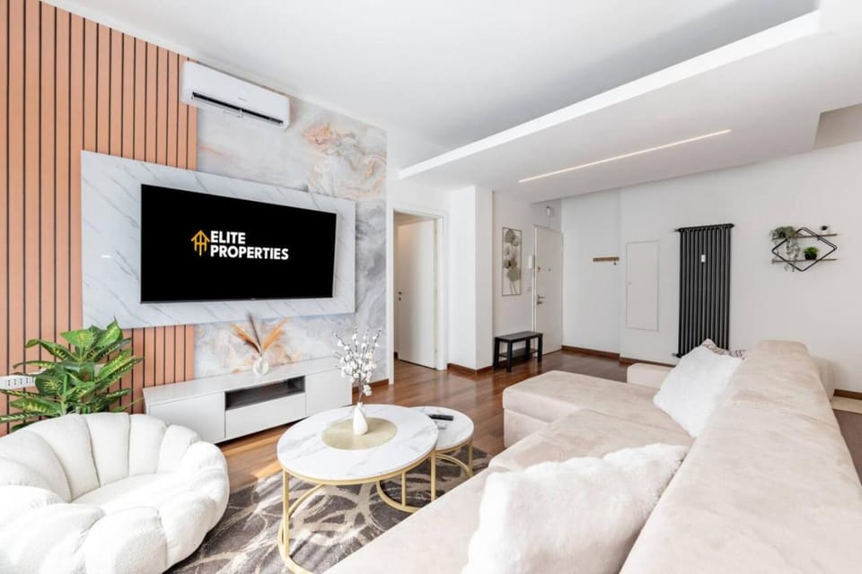 Communal lounge/ TV room, TV and multimedia, Living room, Seating area, Evening entertainment, air conditioner