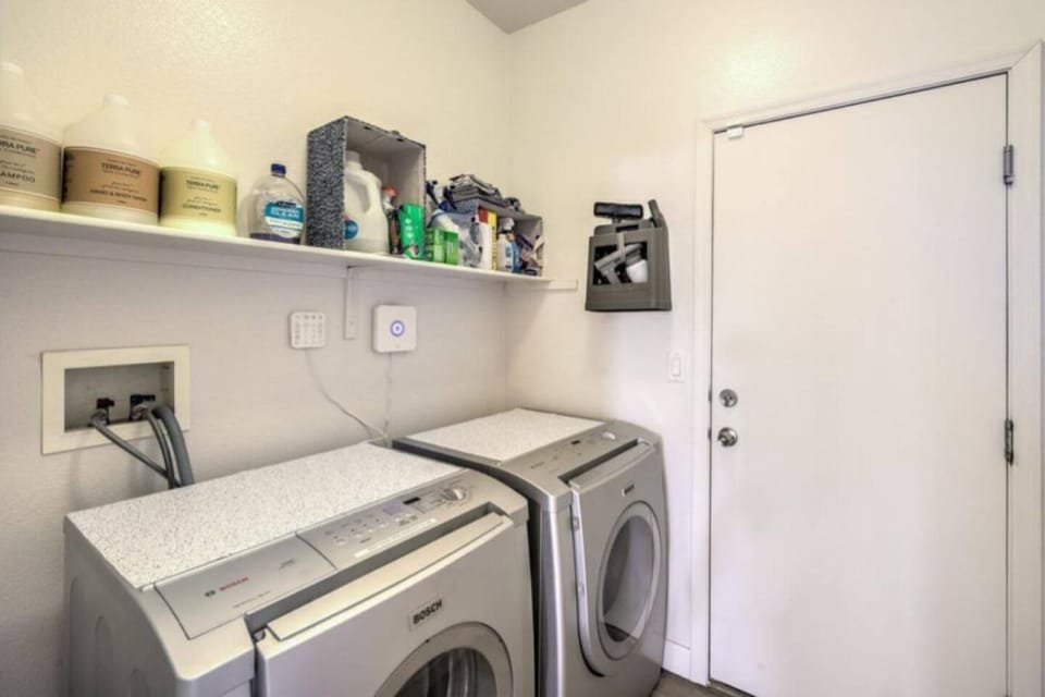 Starling Mesa Extended Stay Modern Vegas House in North Las Vegas