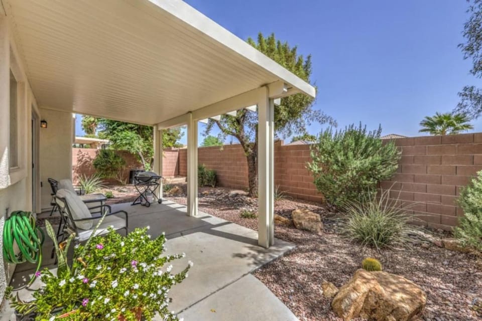 Starling Mesa Extended Stay Modern Vegas House in North Las Vegas