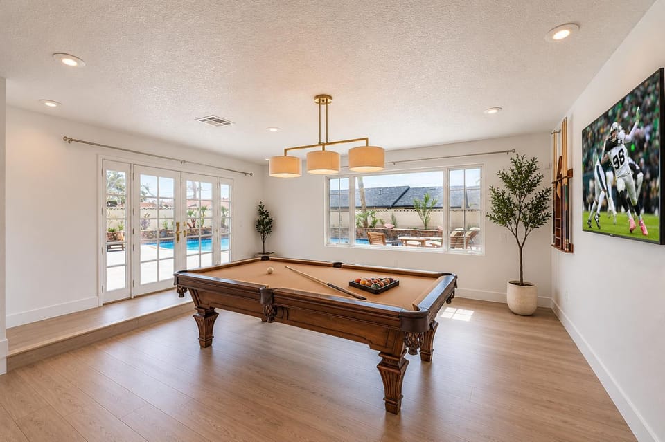 Patio, Billiard, Game Room, TV and multimedia, Swimming pool