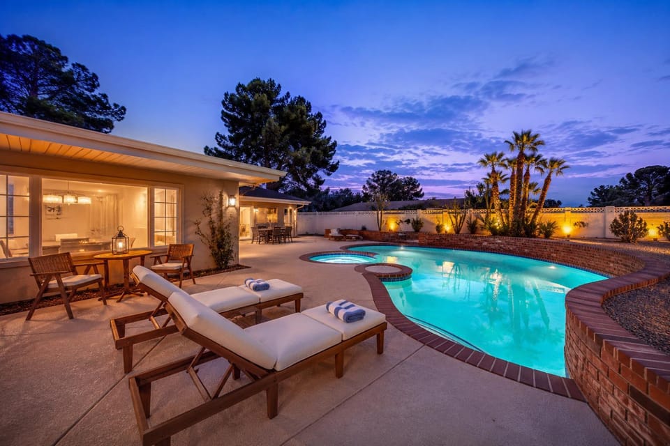 Patio, Garden, Hot Tub, Swimming pool, Sunset, sunbed