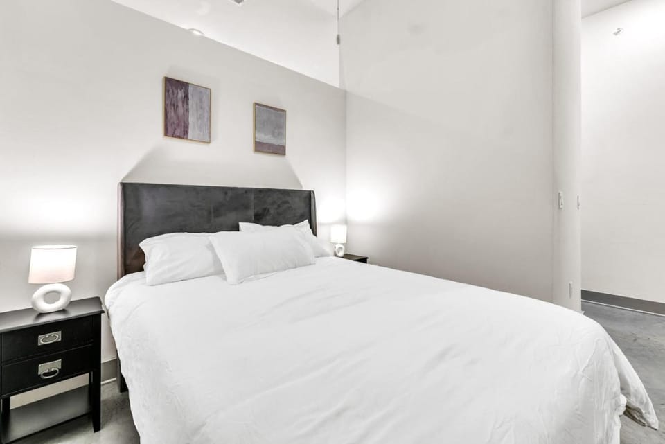 Bright and Breezy Studio Apartment in Fort Worth