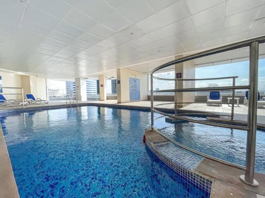 Stylish Apartment with Pool, Gym and Skyline View Dubai Gate Apartment in Dubai