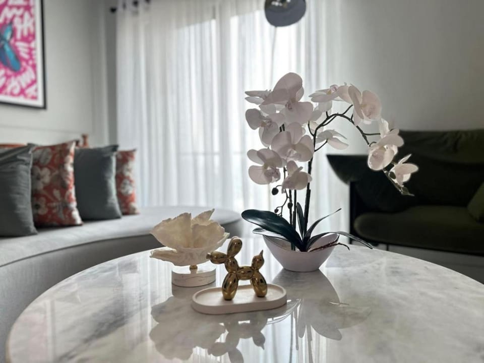 Pop Art Haven - Gulberg 3 Opus Apartment in Lahore