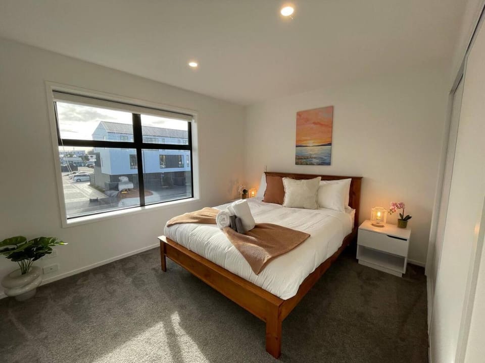 Modern and Contemporary 3BR Home House in Christchurch