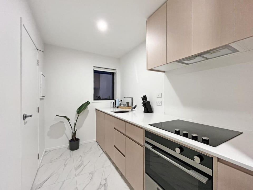 Bright Studio with Balcony on Bath Street Apartment in Christchurch
