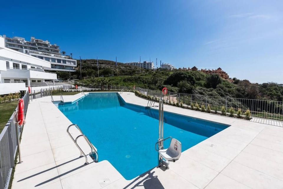 Property building, Day, Pool view, Swimming pool, sunbed