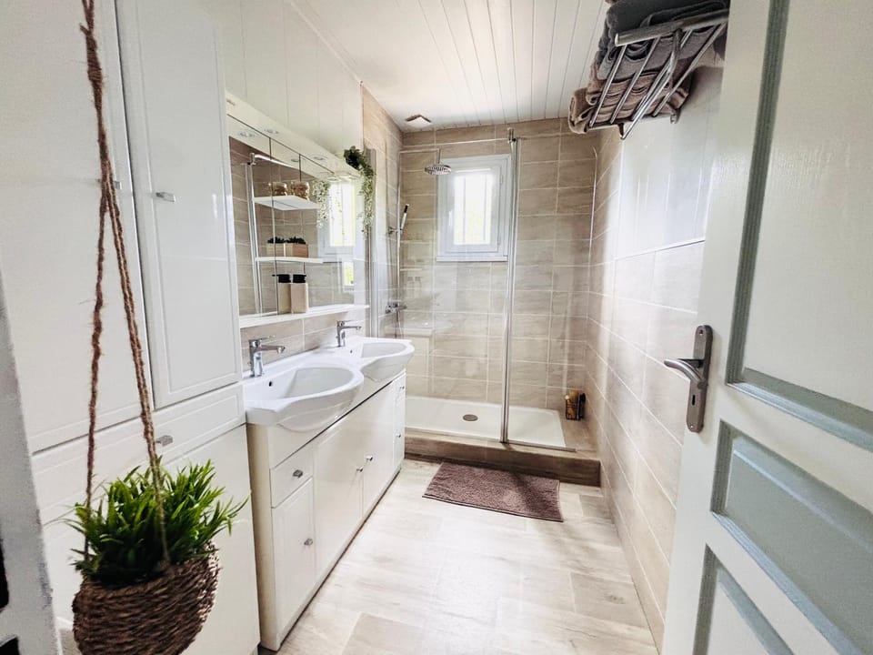 Shower, Bathroom, towels