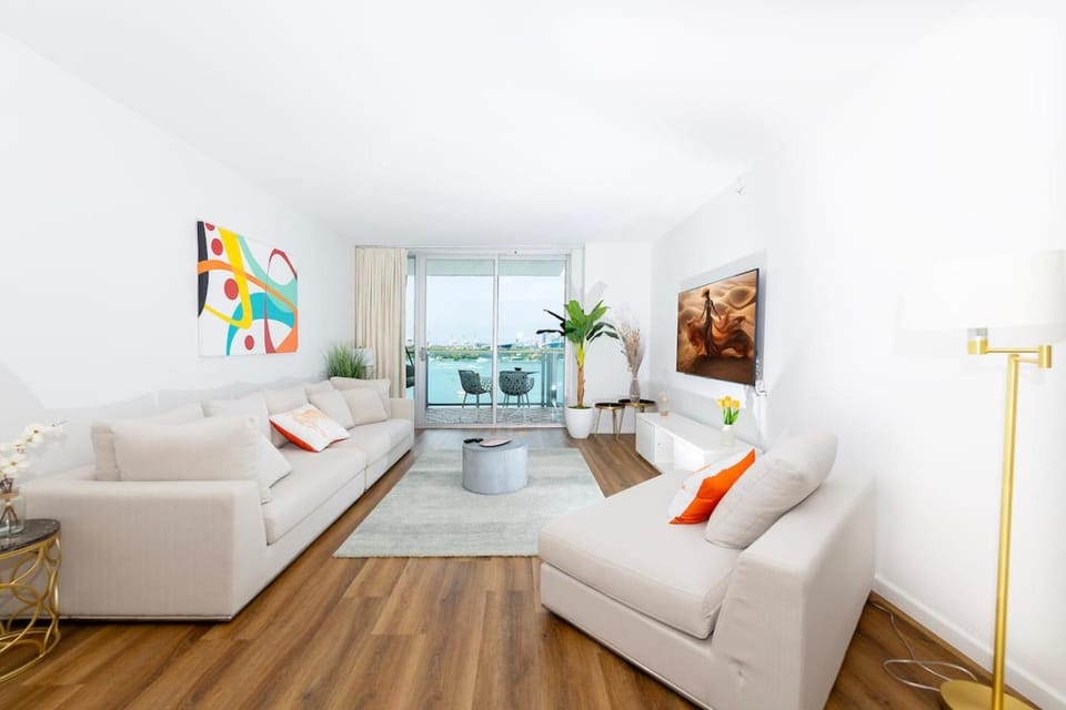 2 King Rooms Mondrian Resort Skyline Bay Balcony Apartment in South Beach Miami