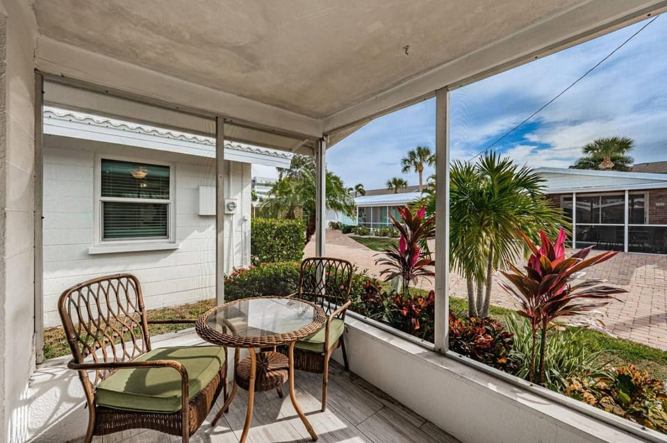 Unveiling Joyful Beachside Moments - Aloha Kai #62 - Roelens House in Siesta Beach