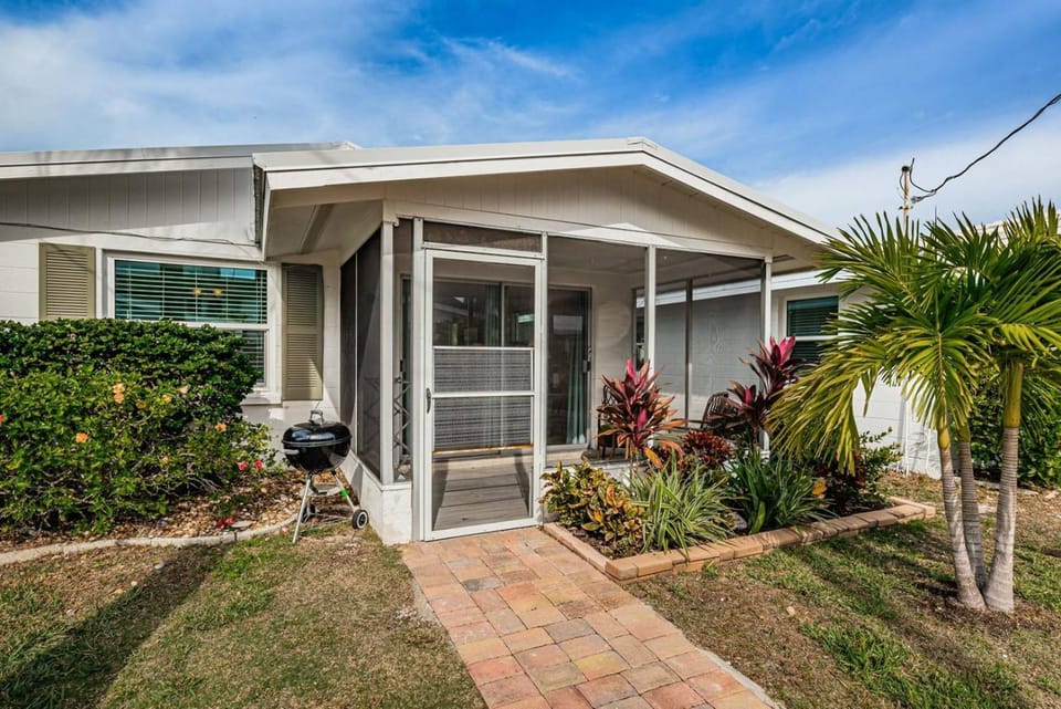 Unveiling Joyful Beachside Moments - Aloha Kai #62 - Roelens House in Siesta Beach