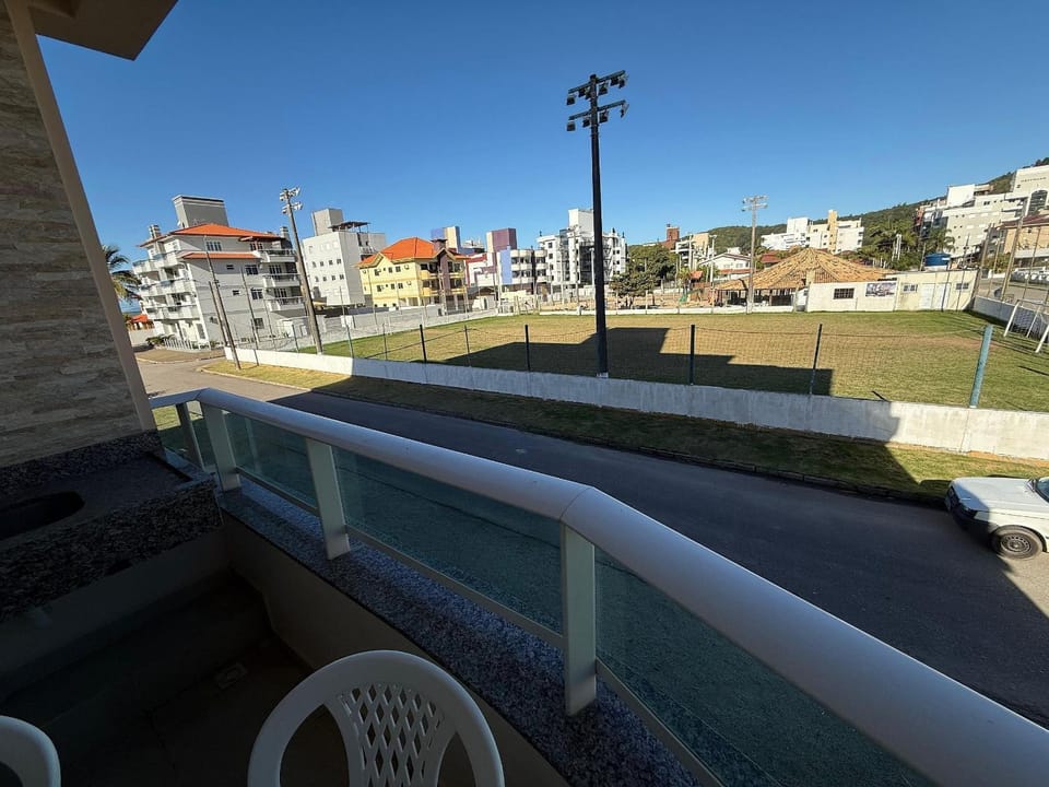 Cód 180- Apartamento aconchegante á 70m do mar Apartment in Florianopolis