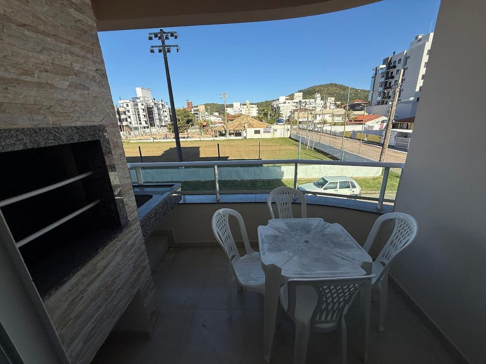 Cód 180- Apartamento aconchegante á 70m do mar Apartment in Florianopolis