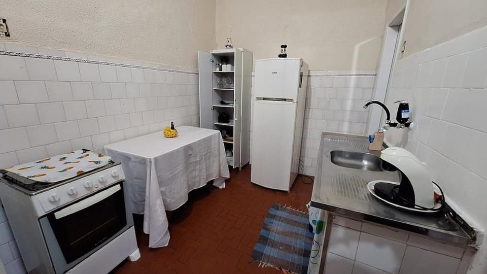 Coffee/tea facilities, Kitchen or kitchenette, oven, stove