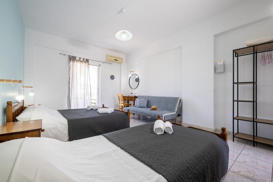 Bed, Photo of the whole room, towels