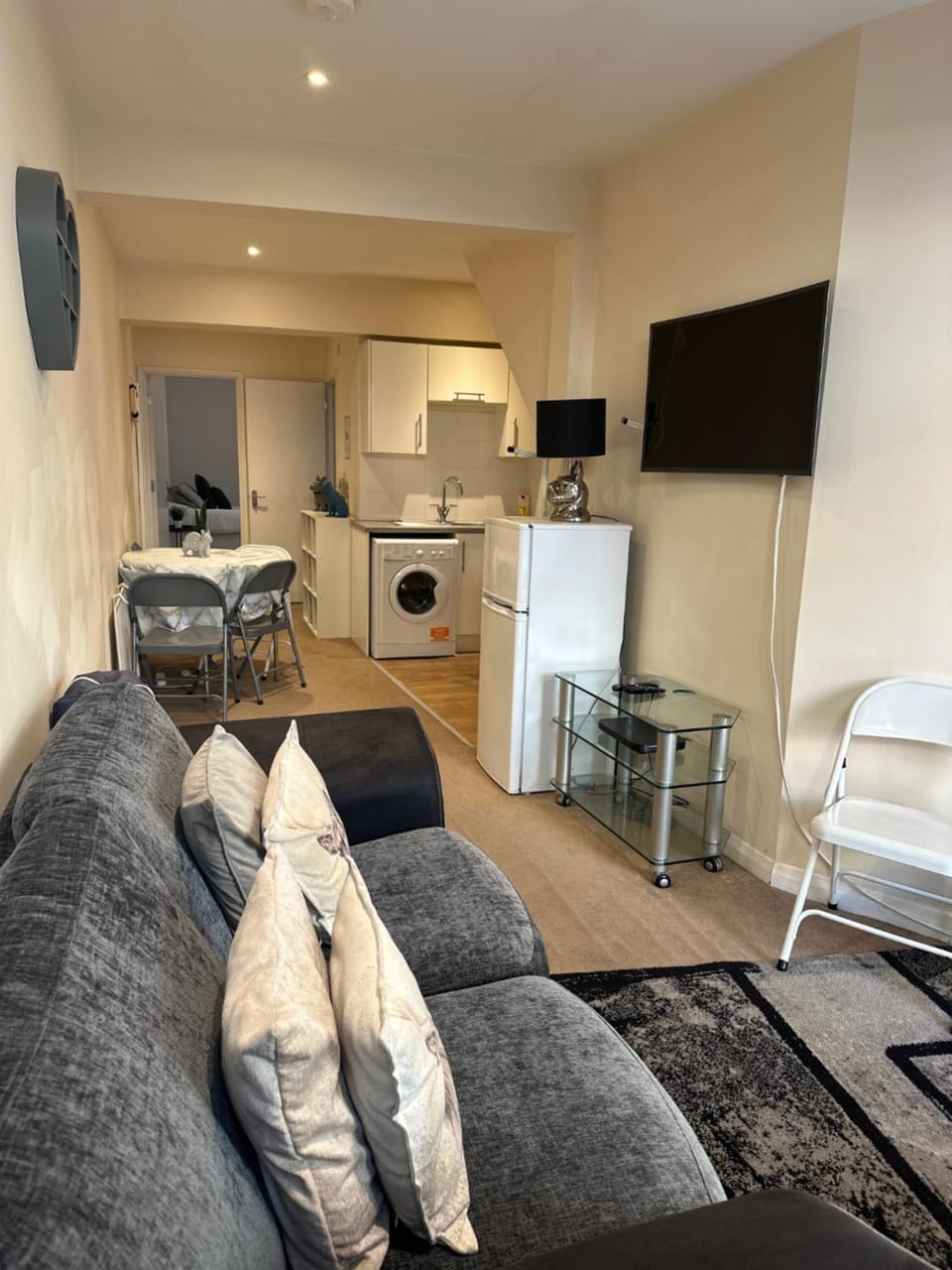 Communal lounge/ TV room, Kitchen or kitchenette, Dining area