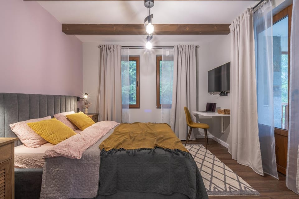TV and multimedia, Balcony/Terrace, Bedroom, Mountain view, heating, internet