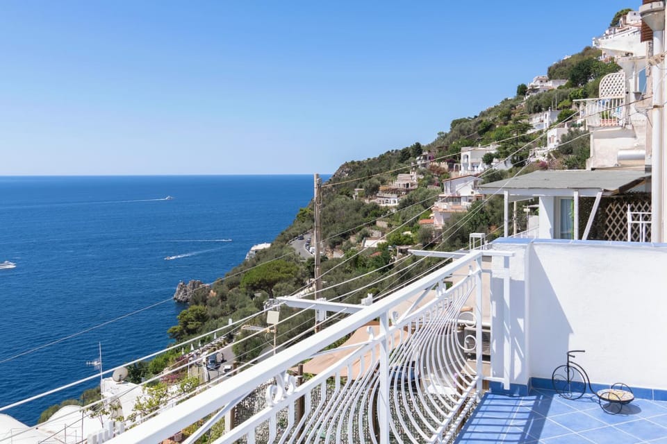 Nearby landmark, Natural landscape, View (from property/room), Balcony/Terrace