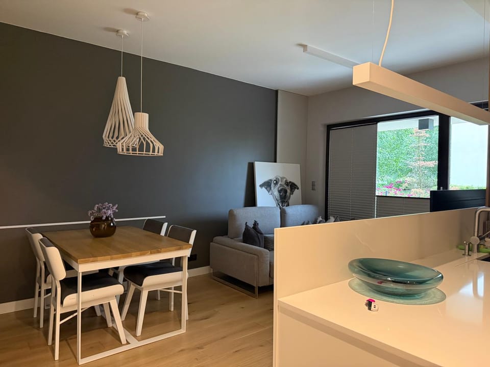 Communal lounge/ TV room, Living room, Dining area, Location