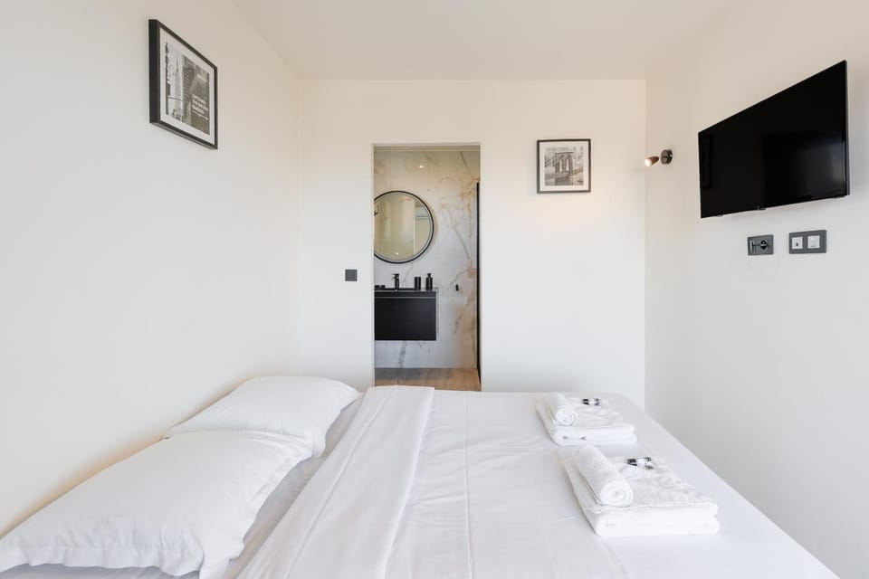 SWEETY- IDEAL COUPLE Moderne 2P, vue mer, parking, clim Apartment in Antibes