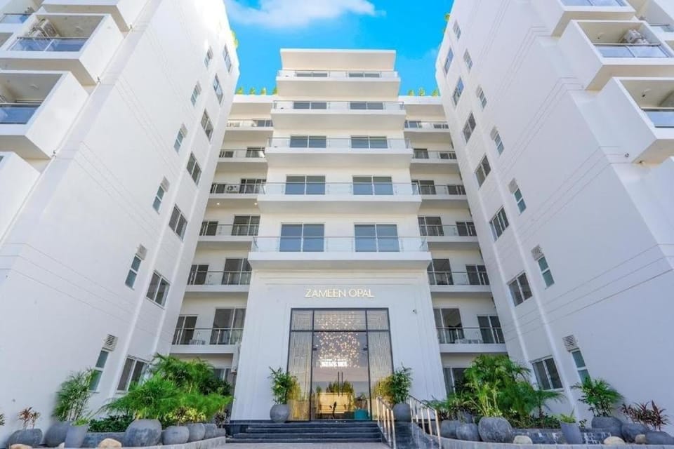 Luxe Spacious 2-Bed Haven for Families & Gathering Apartment in Lahore
