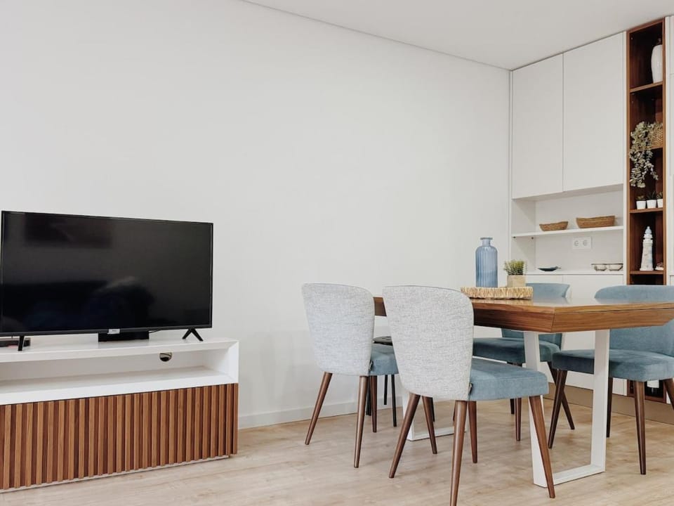 Communal lounge/ TV room, TV and multimedia, Dining area