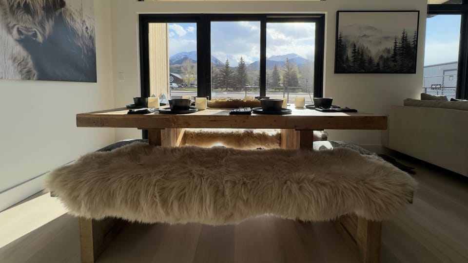 Dining area, Mountain view
