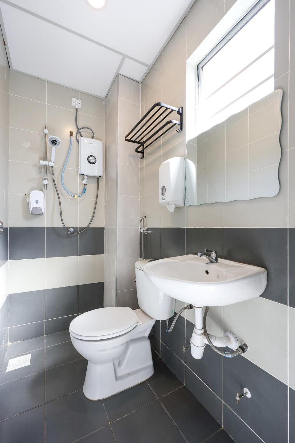 Shower, Toilet, Bathroom, bidet, towels
