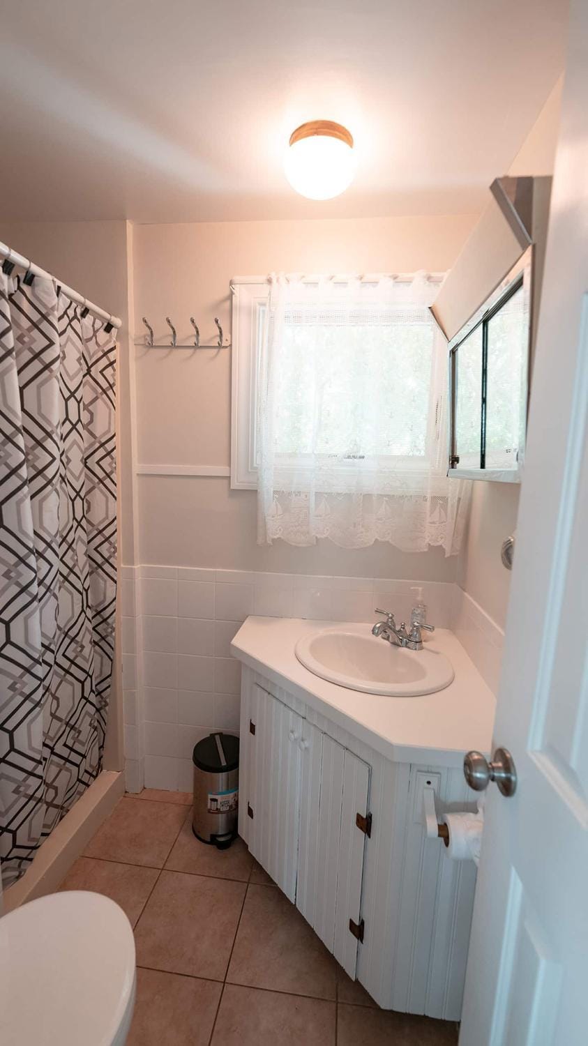 Cozy Cottage 100 yds to the Beach! 93 House in Dennis Port