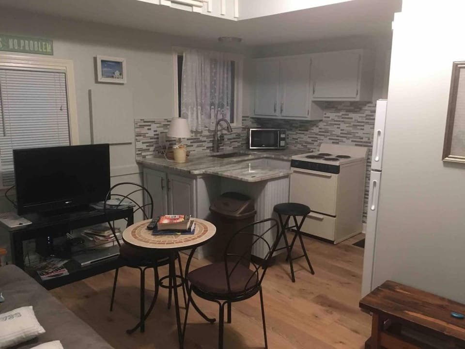 Great Cottage - Walk to the Beach! 97 House in Dennis Port