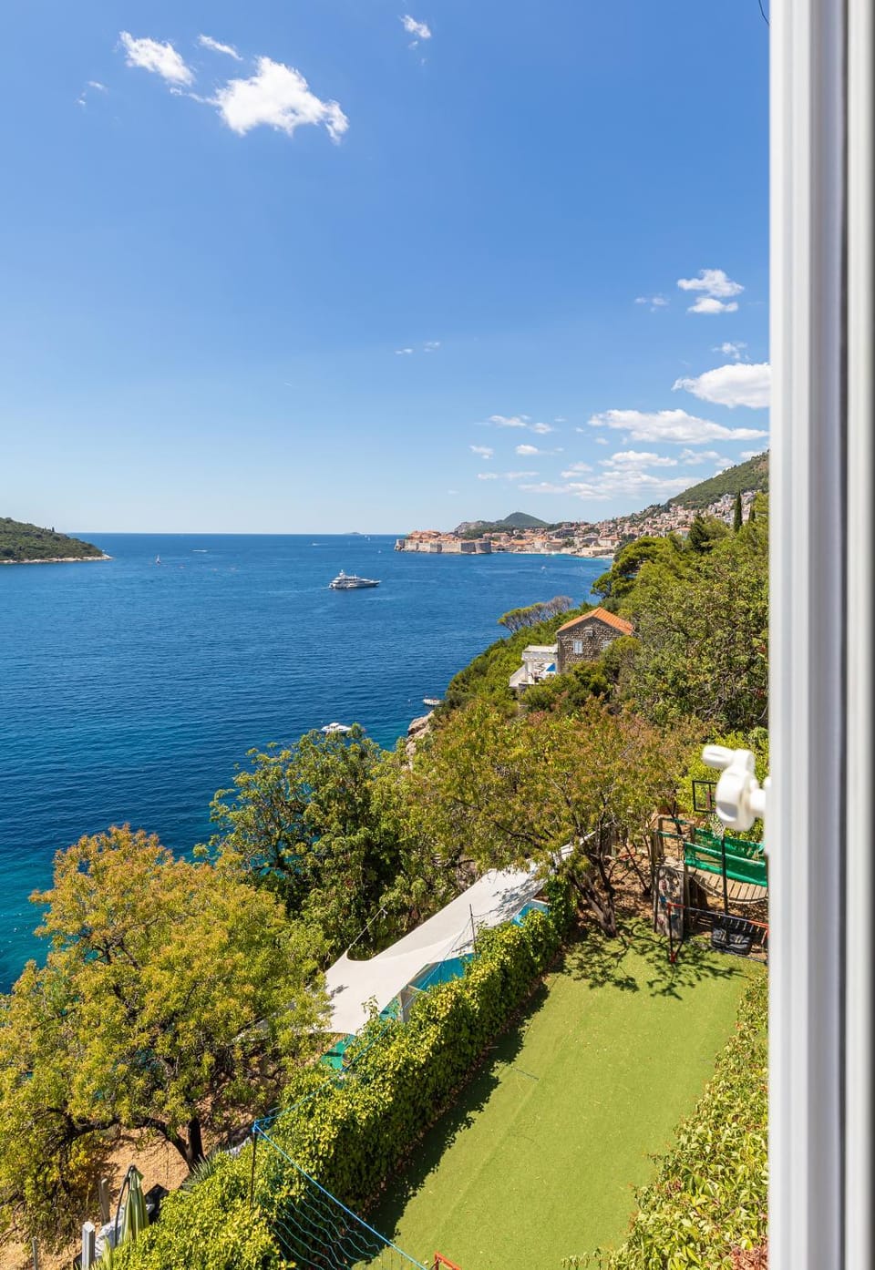 City view, Sea view