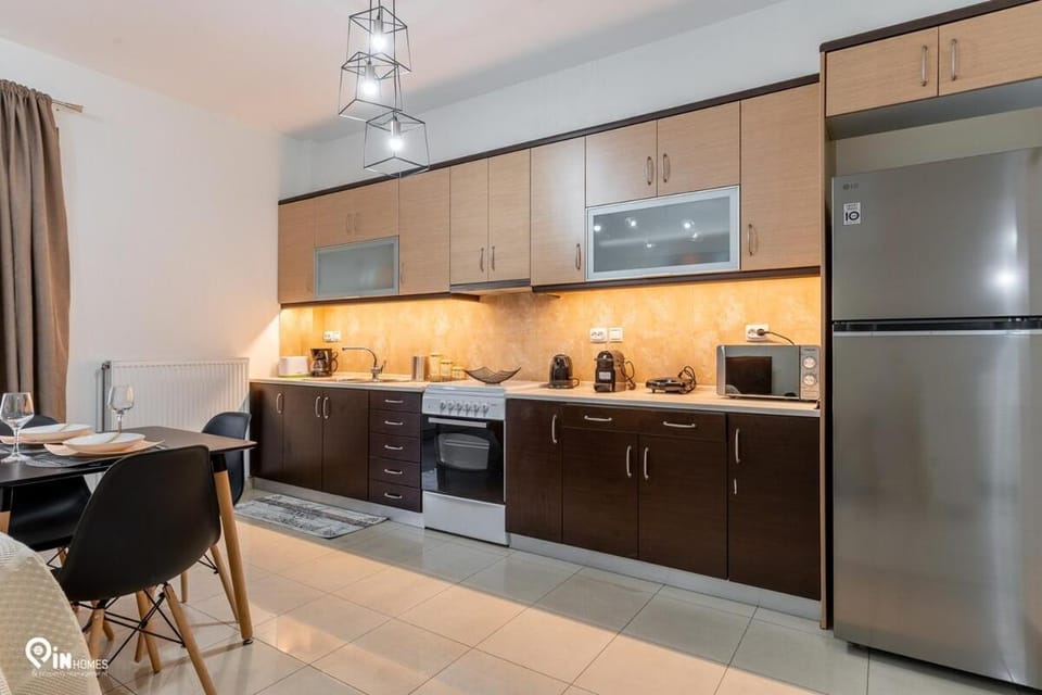 Emeralds - Premium & Modern Stay in Egaleo-Athens Apartment in Piraeus Regional Unit, Greece