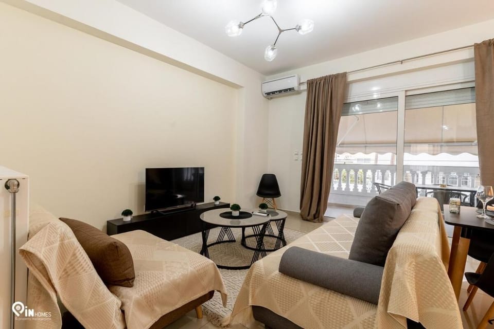 Emeralds - Premium & Modern Stay in Egaleo-Athens Apartment in Piraeus Regional Unit, Greece