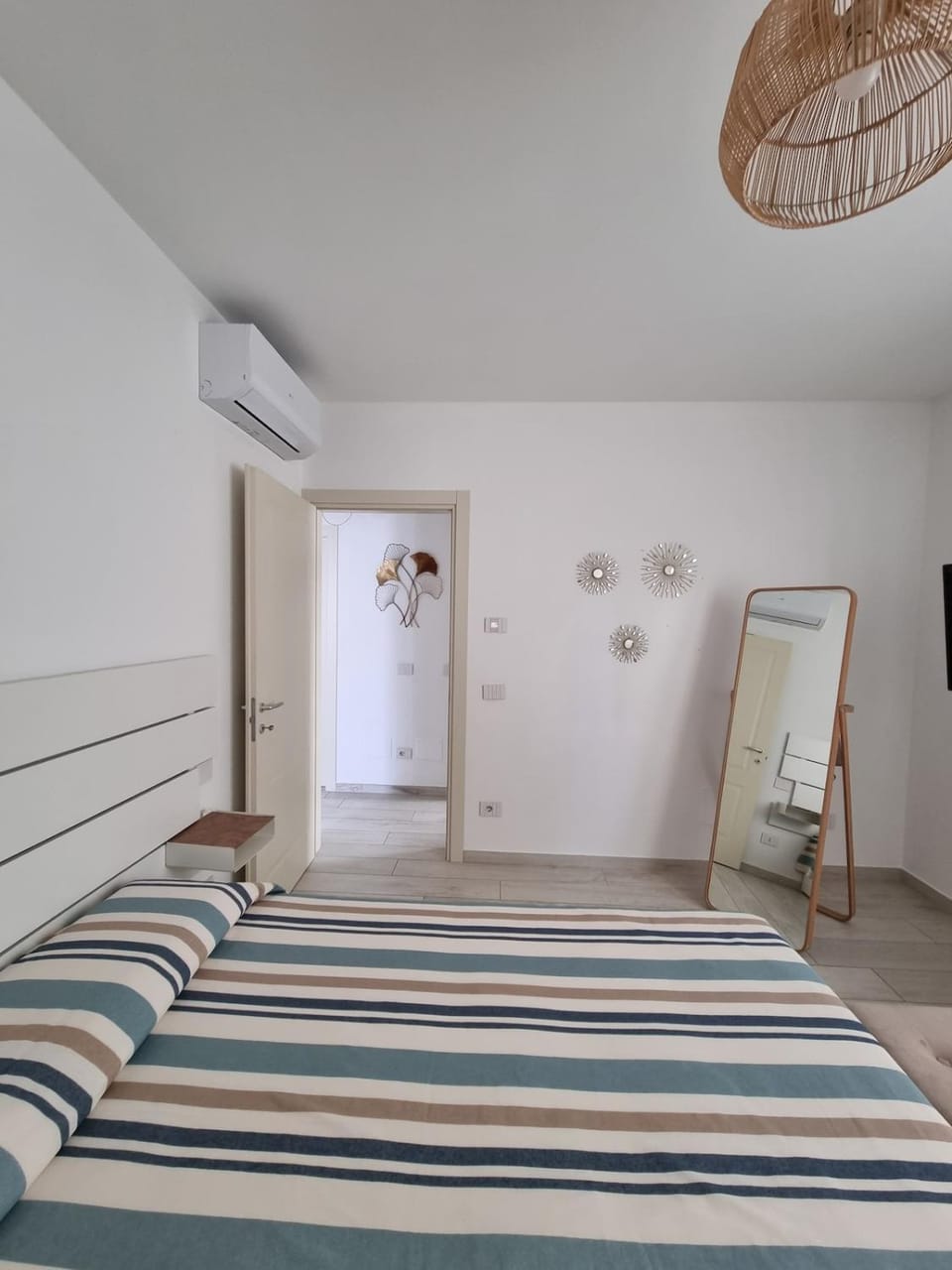 Bed, Bedroom, air conditioner