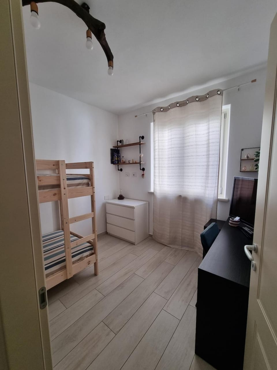 Bedroom, bunk bed