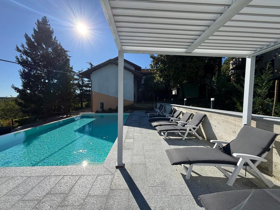 Swimming pool, sunbed