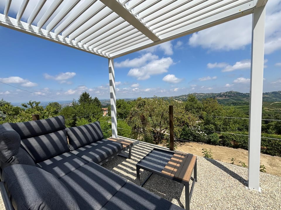 Natural landscape, View (from property/room), Balcony/Terrace, Seating area, Mountain view