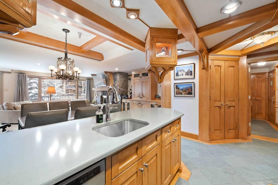 Lodge Tower 387 Three Bedroom Residence Apartment in Vail